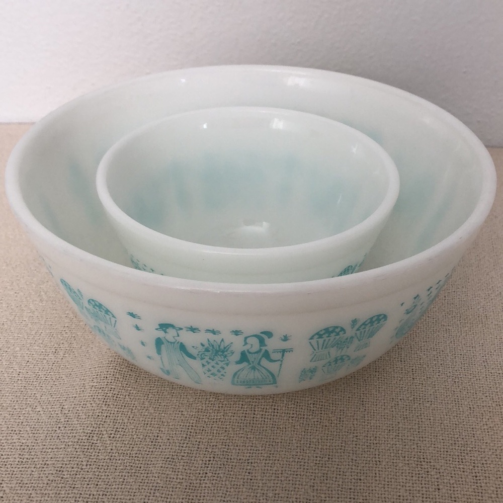PYREX Amish Butterprint  bowls